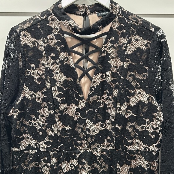 Torrid Black Lace Mock Neck Shift Dress Size 2 Wedding Formal Cocktail Gothic - Picture 5 of 16